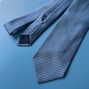 CHARVET Place Vendôme 100% Silk Tie